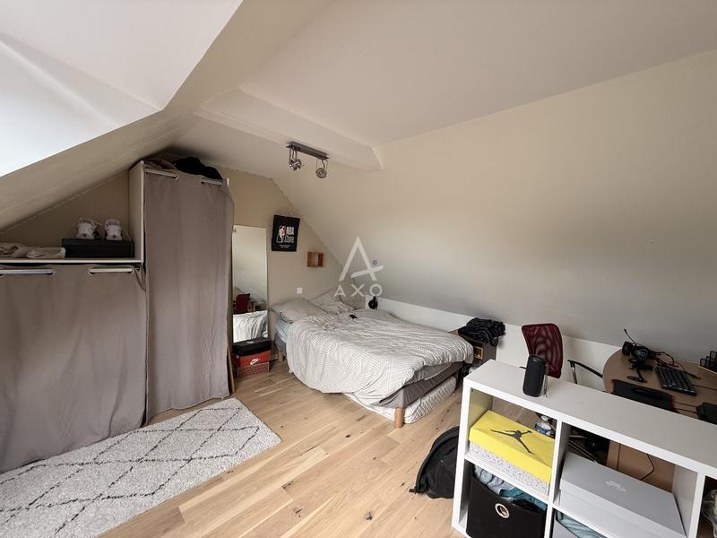 Maison - 210 m² - 9 pièces