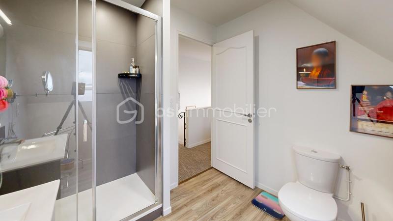 Maison - 213 m² - 8 pièces