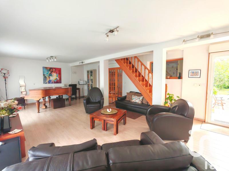 Maison - 204 m² - 8 pièces