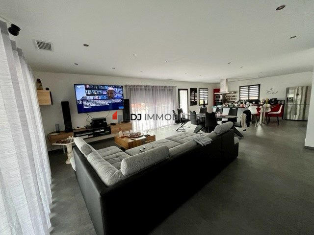 Villa - 200 m² - 5 pièces