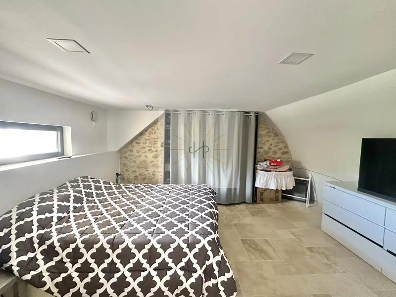 Maison - 161 m² - 9 pièces