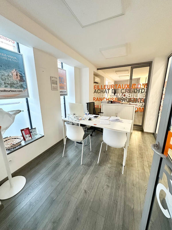 Local commercial - 168 m² - 5 pièces