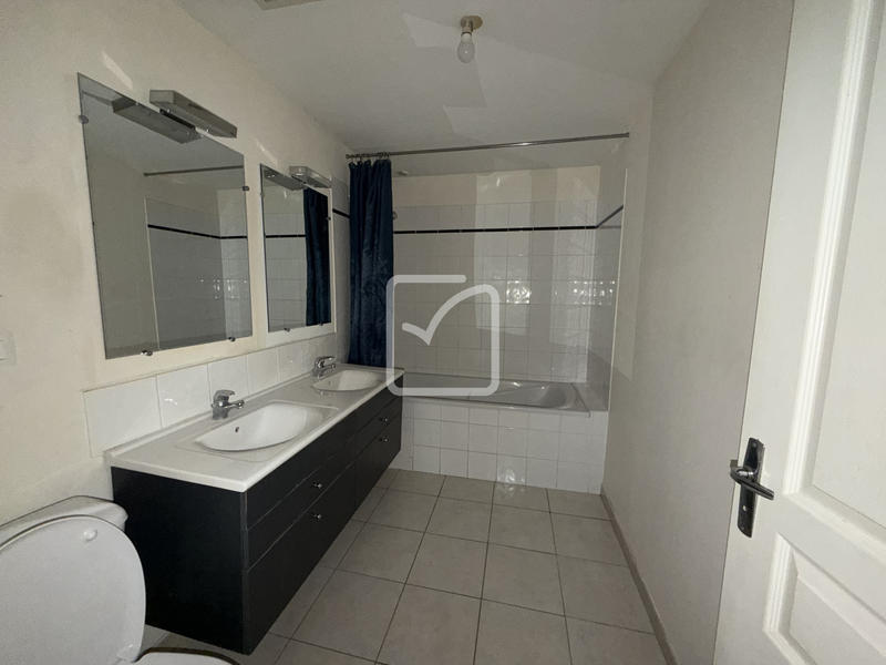 Maison - 217 m² - 9 pièces