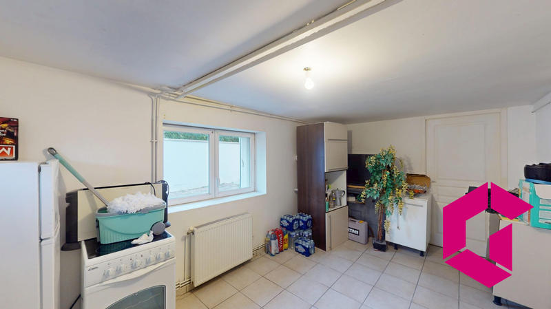 Maison - 221 m² - 8 pièces