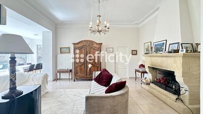 Maison - 236 m² - 6 pièces