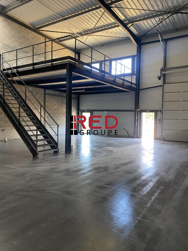 Entrepôt - 231 m²
