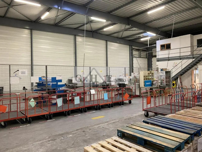 Entrepôt - 665 m²