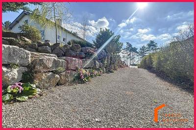 Maison - 99 m² - 4 pièces