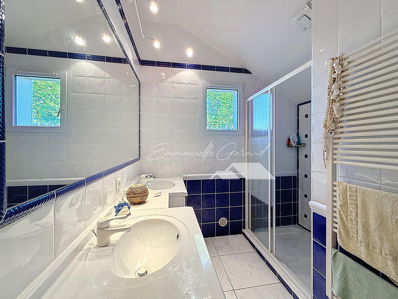 Maison - 168 m² - 7 pièces