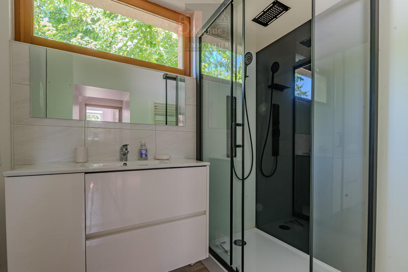 Maison - 300 m² - 9 pièces