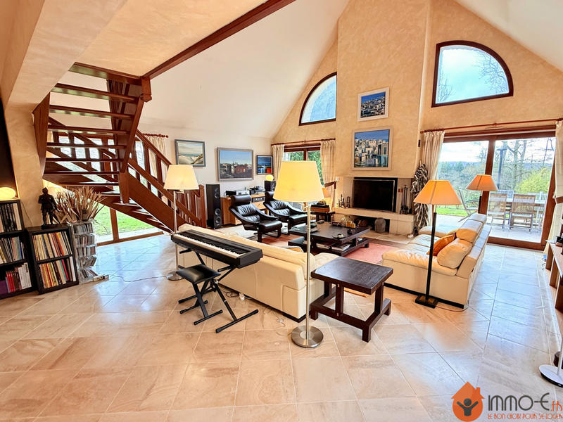 Maison - 261 m² - 7 pièces