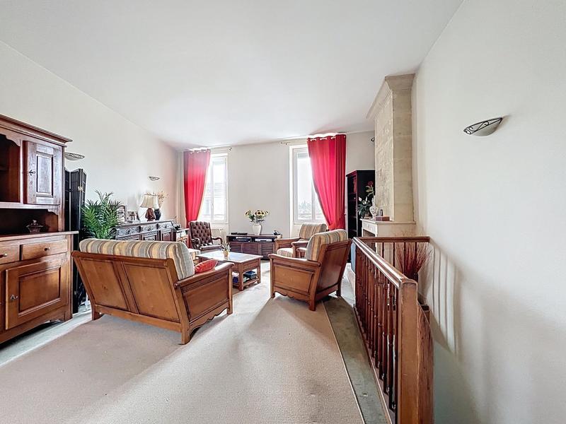 Maison - 228 m² - 8 pièces