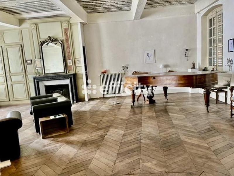 Maison - 395 m² - 12 pièces