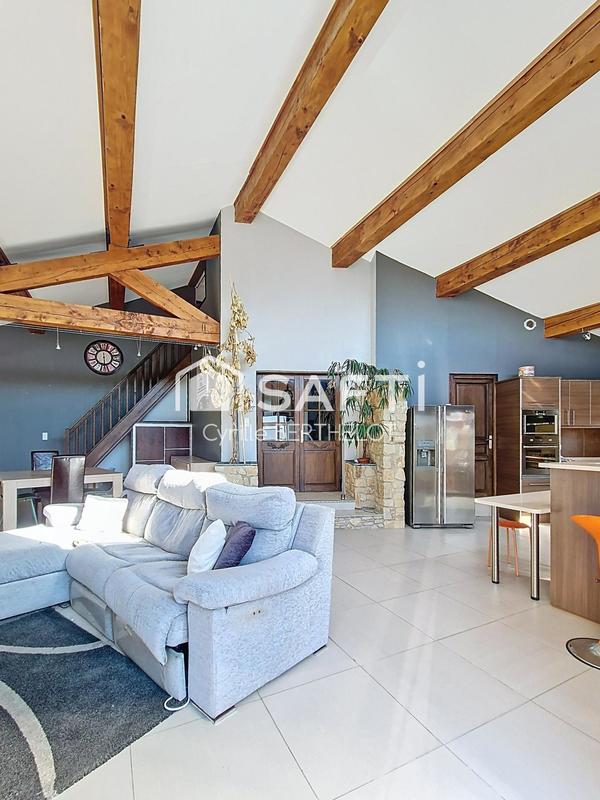 Maison - 219 m² - 9 pièces