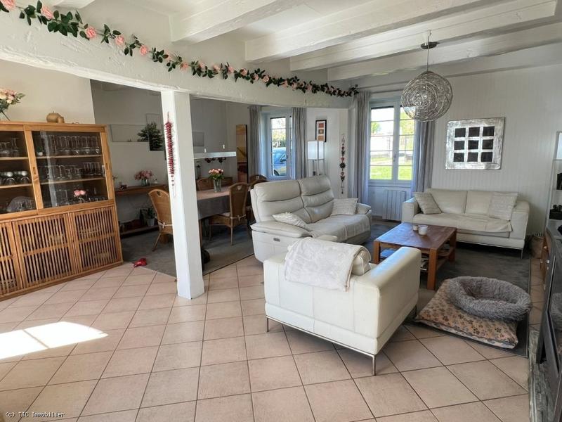 Maison - 218 m² - 7 pièces