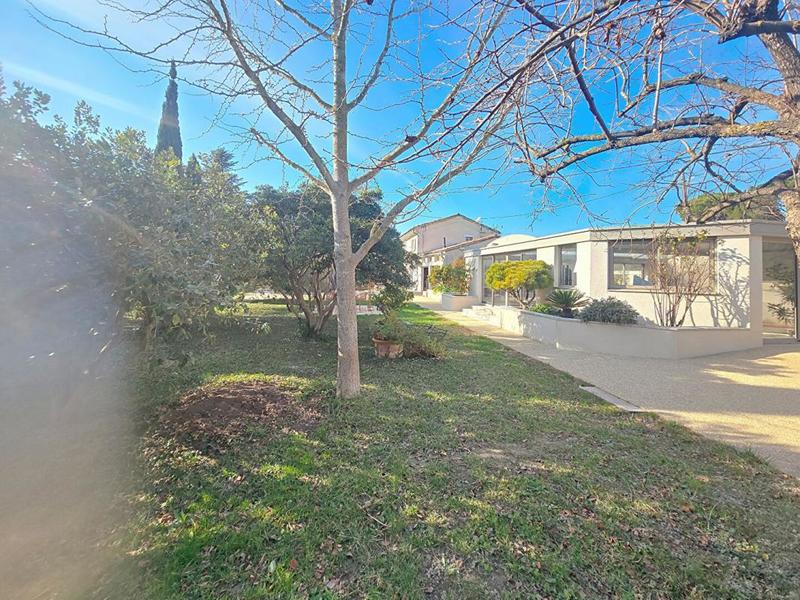 Demeure - 264 m² - 12 pièces