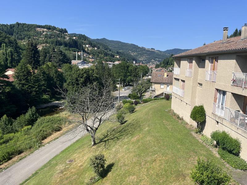 Appartement - 89 m² - 7 pièces