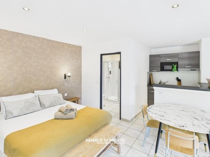 Local commercial - 304 m² - 12 pièces