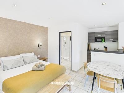 Local commercial - 304 m² - 12 pièces