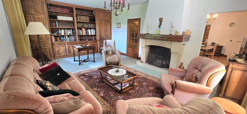 Maison - 280 m² - 11 pièces