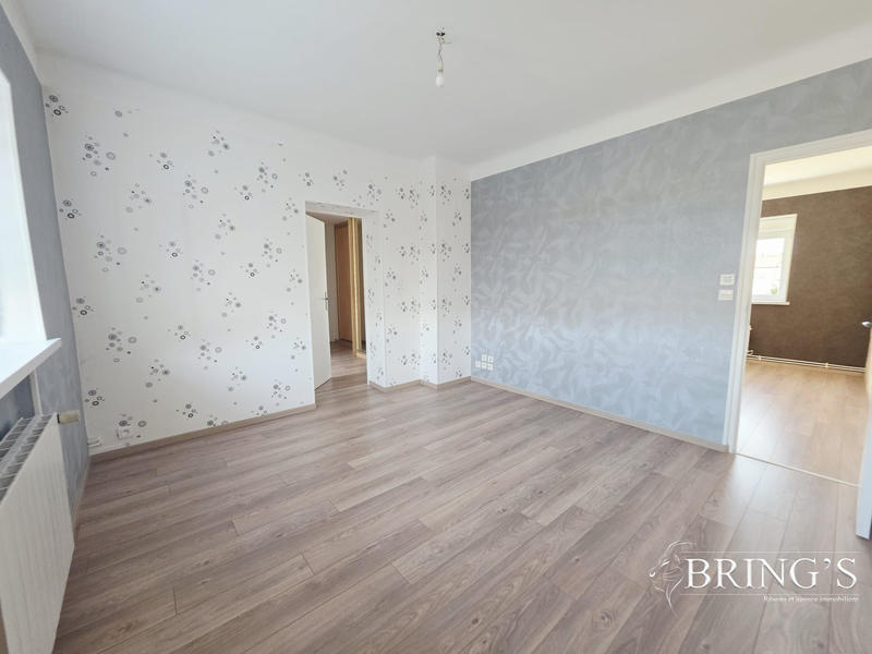 Maison - 221 m² - 8 pièces