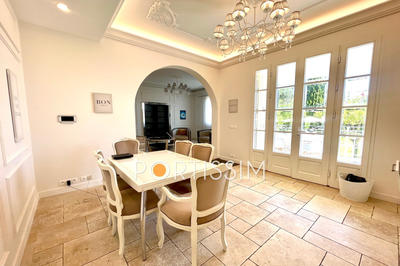 Villa - 220 m² - 11 pièces