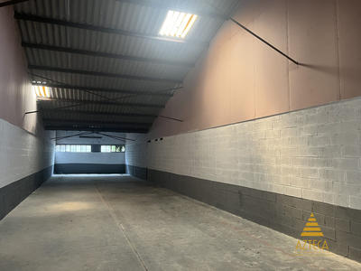 Entrepôt - 240 m²