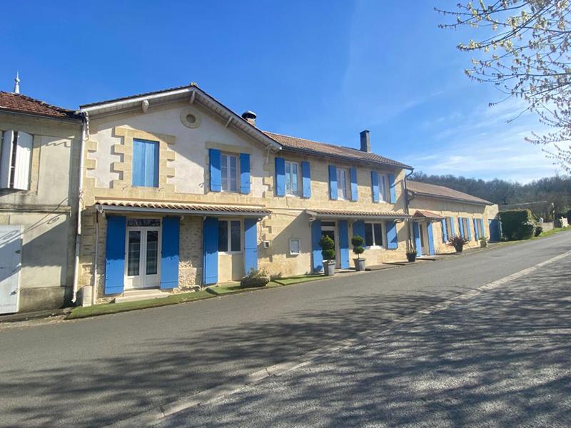 Maison - 300 m² - 7 pièces