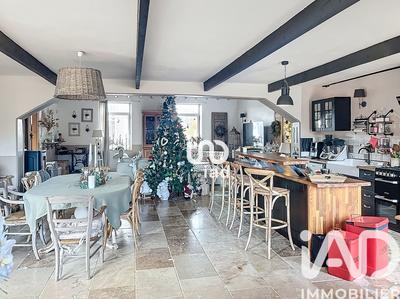 Maison - 255 m² - 8 pièces