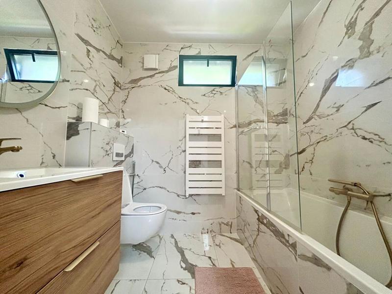 Maison - 205 m² - 7 pièces