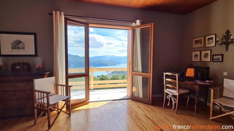 Villa - 216 m² - 8 pièces