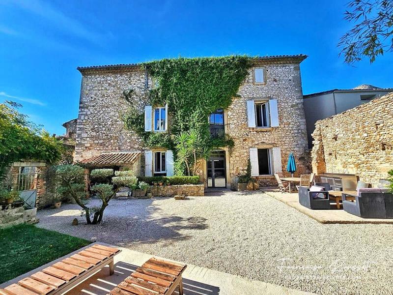 Maison - 268 m² - 7 pièces