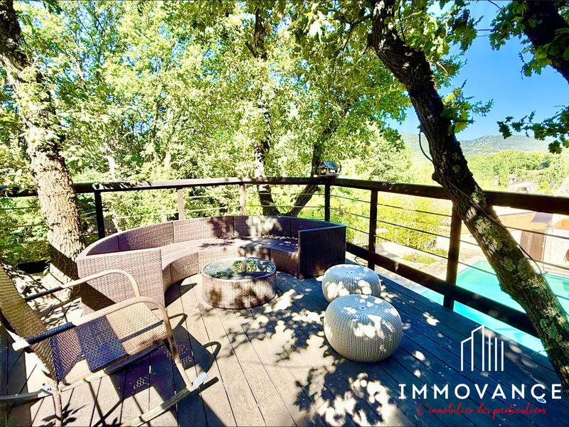 Maison - 275 m² - 8 pièces