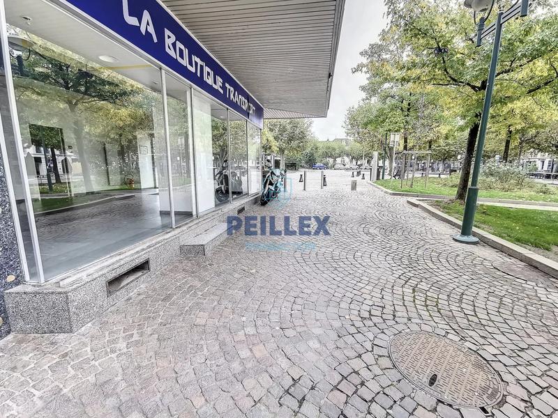 Local commercial - 88 m² - 4 pièces