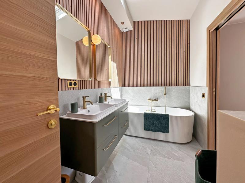 Maison - 300 m² - 7 pièces