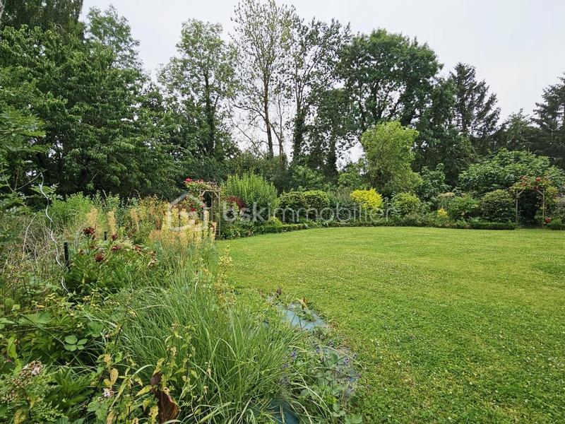 Maison traditionnelle - 250 m² - 8 pièces