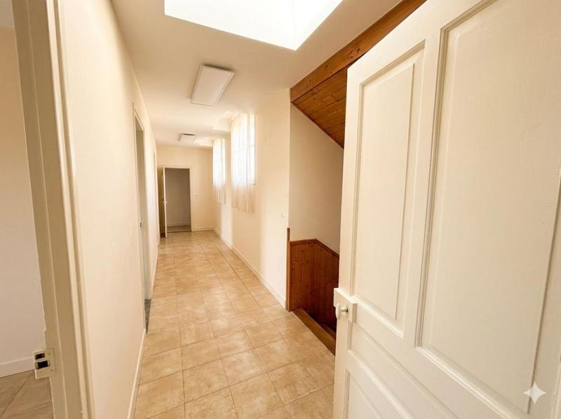 Maison - 231 m² - 8 pièces