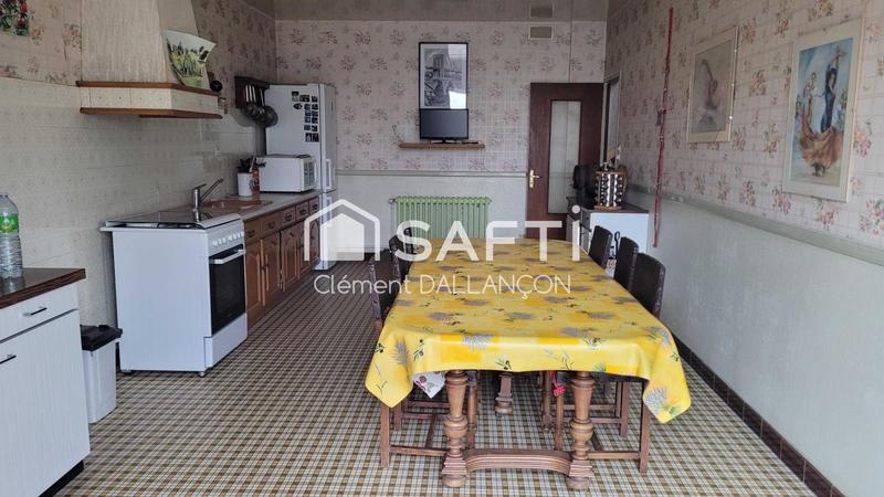 Maison - 325 m² - 8 pièces