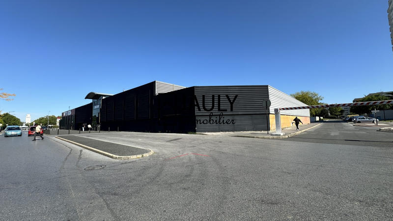 Local commercial - 2 800 m²