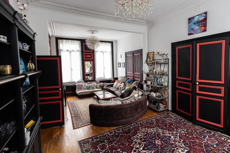 Maison - 330 m² - 10 pièces