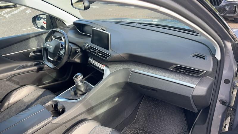 Peugeot 3008 II 1.2 PureTech 130 Allure - Entretien constructeur