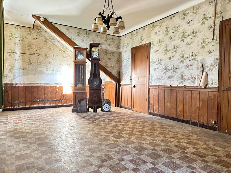 Maison - 203 m² - 9 pièces