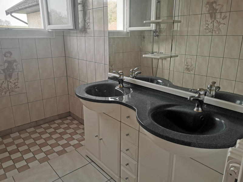 Maison - 225 m² - 9 pièces