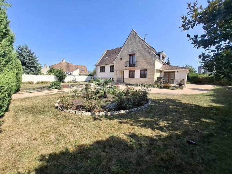 Maison - 244 m² - 7 pièces