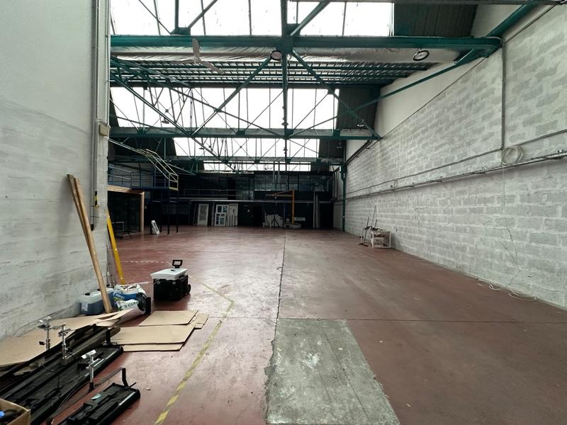 Entrepôt - 994 m² - 15 pièces