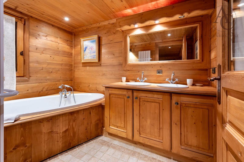 Châlet - 391 m² - 8 pièces