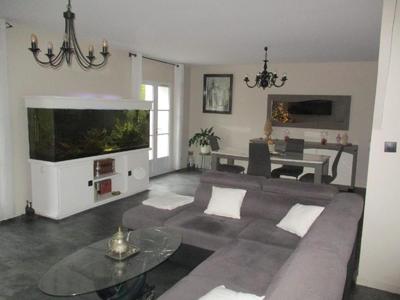 Maison - 167 m² - 8 pièces