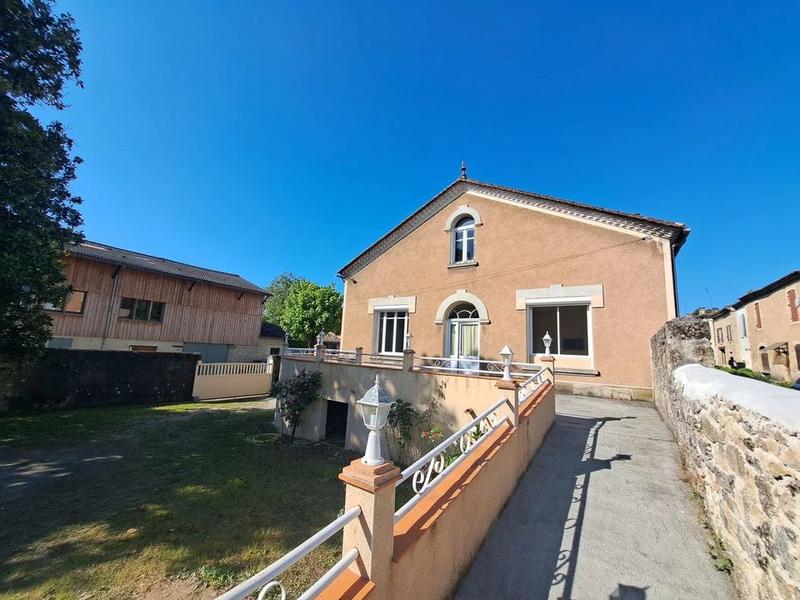 Maison - 230 m² - 8 pièces