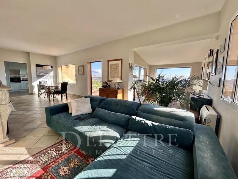 Villa - 172 m² - 8 pièces