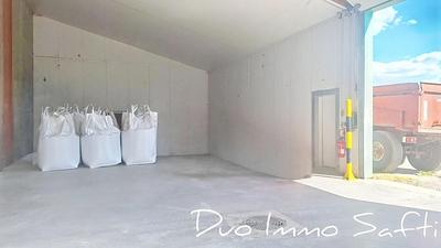 Local commercial - 2 200 m² - 6 pièces